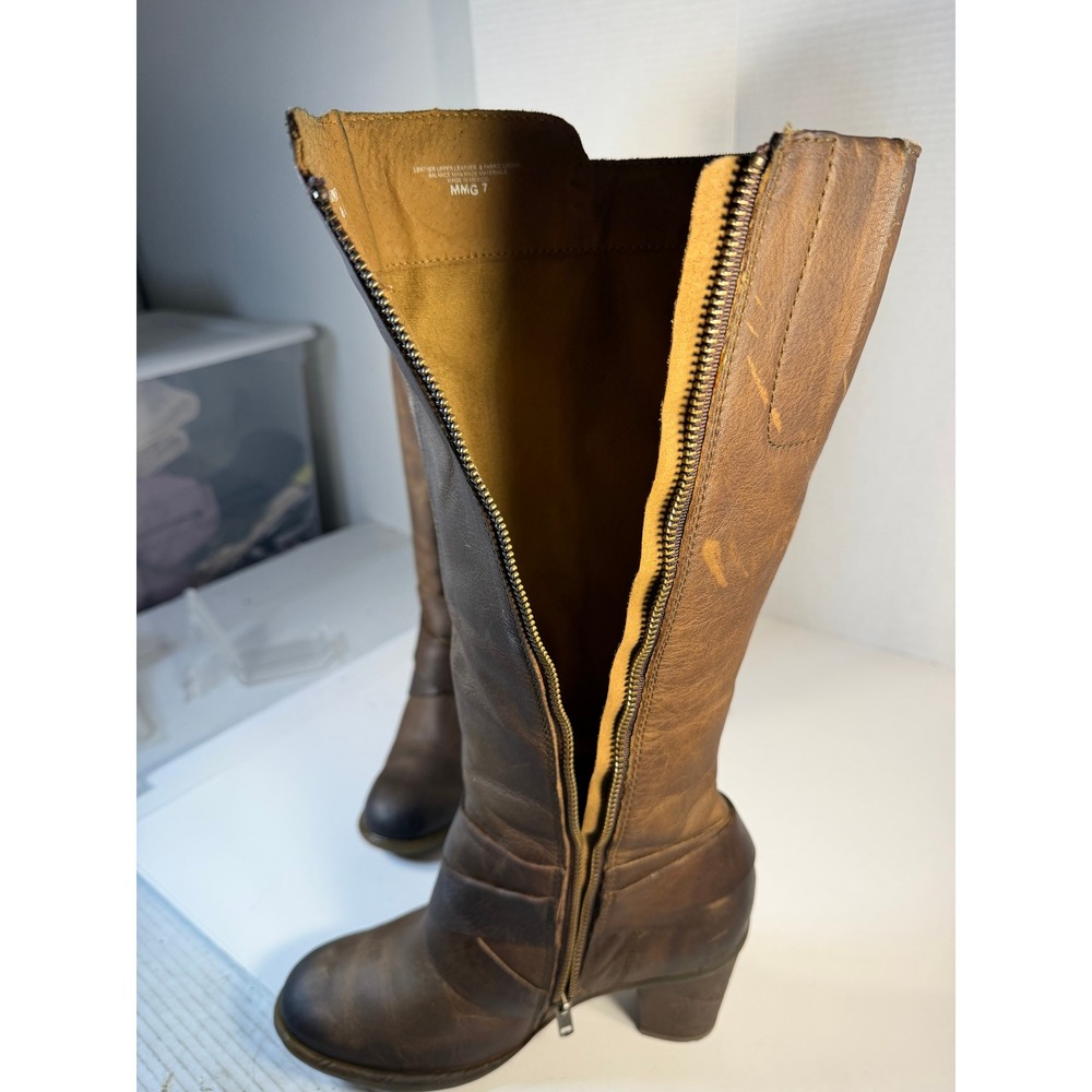 Born Crown Brown Leather Tall Knee High Buckle Moto Boots Block Heel Womens 8 - Picture 9 of 14